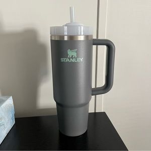 30 oz Stanley with handle